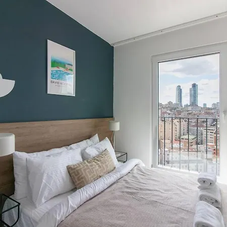 Sleek & Modern 1br Corner Flat W Views + Parking #191 Appartamento